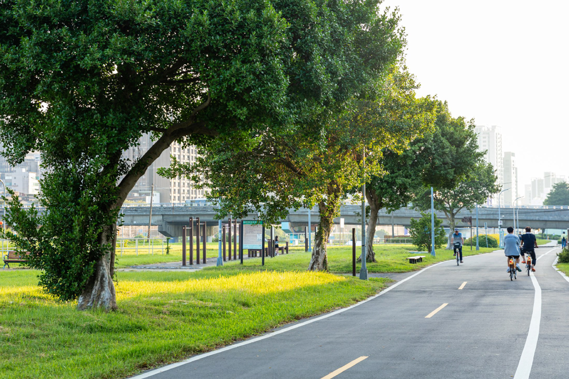 成美河濱公園